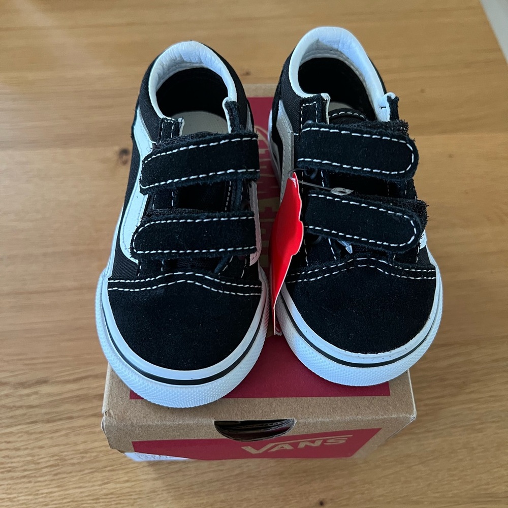 Vans Baby Infant Old Skool Shoes size 4 BNWT